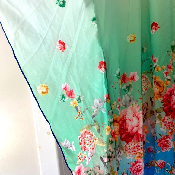 Swim cover up - Picture 2 of 8